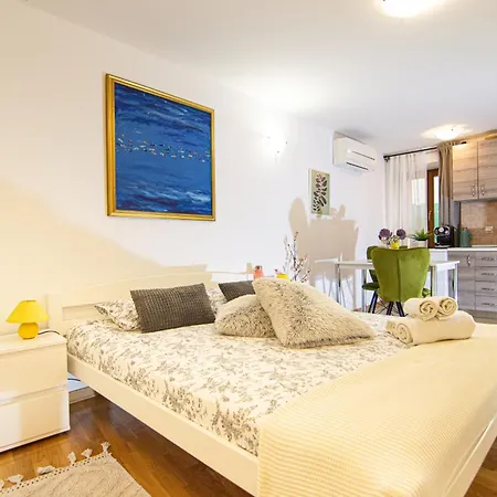 Ferienwohnung Malvazija 1 And 2 Rovinj Exterior foto
