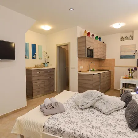 Ferienwohnung Malvazija 1 And 2 Rovinj Exterior foto