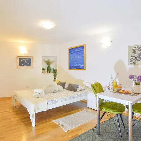 Ferienwohnung Malvazija 1 And 2 Rovinj Exterior foto