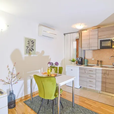 Ferienwohnung Malvazija 1 And 2 Rovinj Exterior foto
