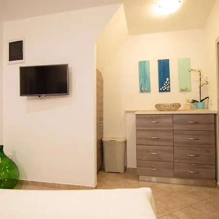 Ferienwohnung Malvazija 1 And 2 Rovinj Exterior foto