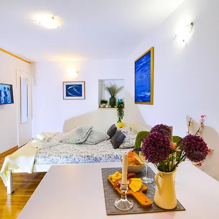 Ferienwohnung Malvazija 1 And 2 Rovinj Exterior foto
